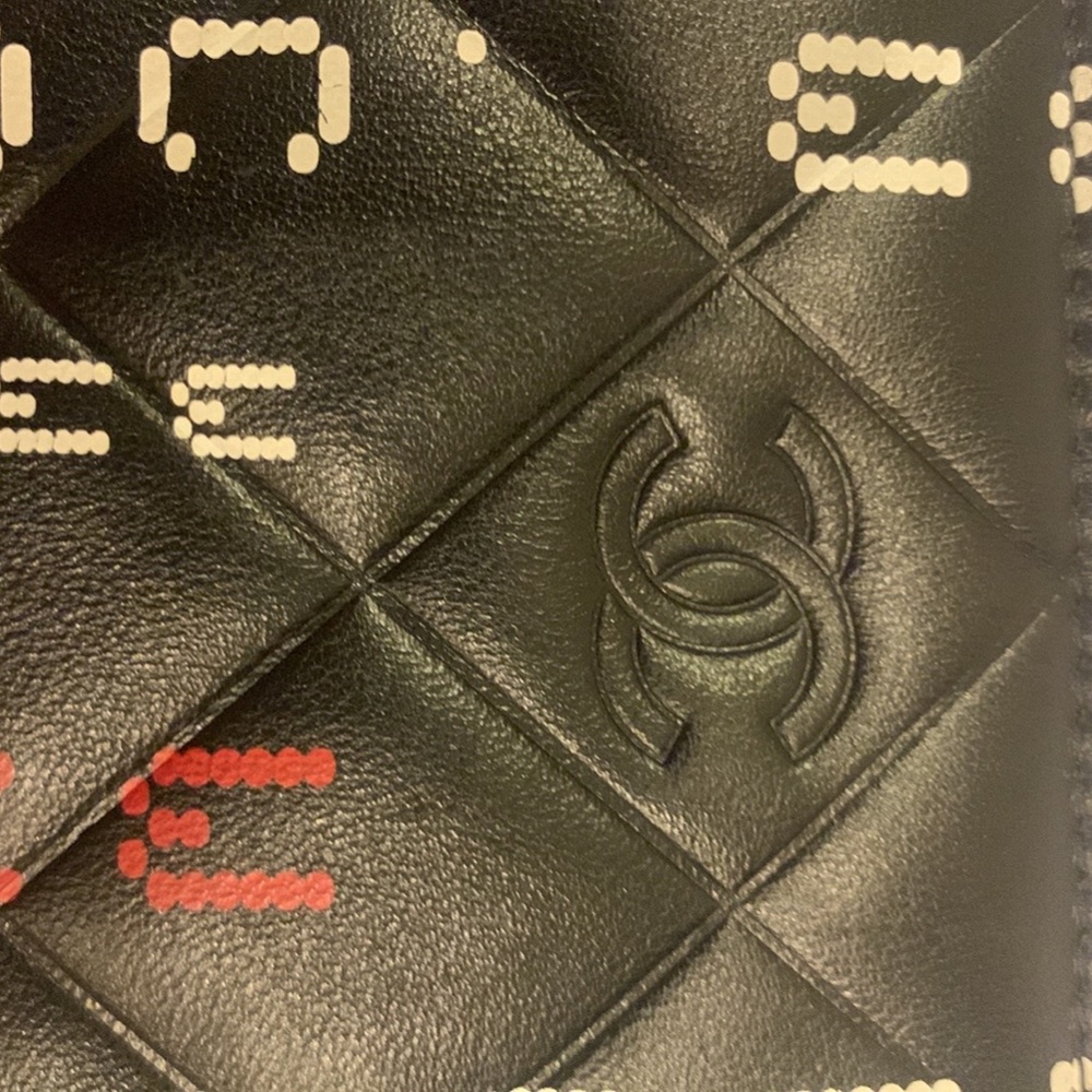 Chanel Data Center Wallet LIKE NEW - Picture 8 of 9